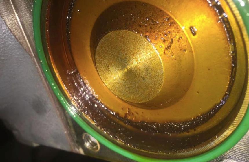 螺桿式空壓機結膠與積碳分析